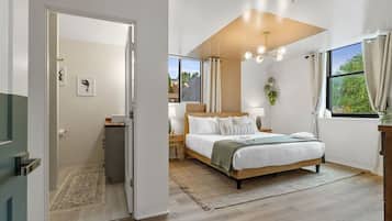 3 bedrooms, desk, iron/ironing board, travel crib