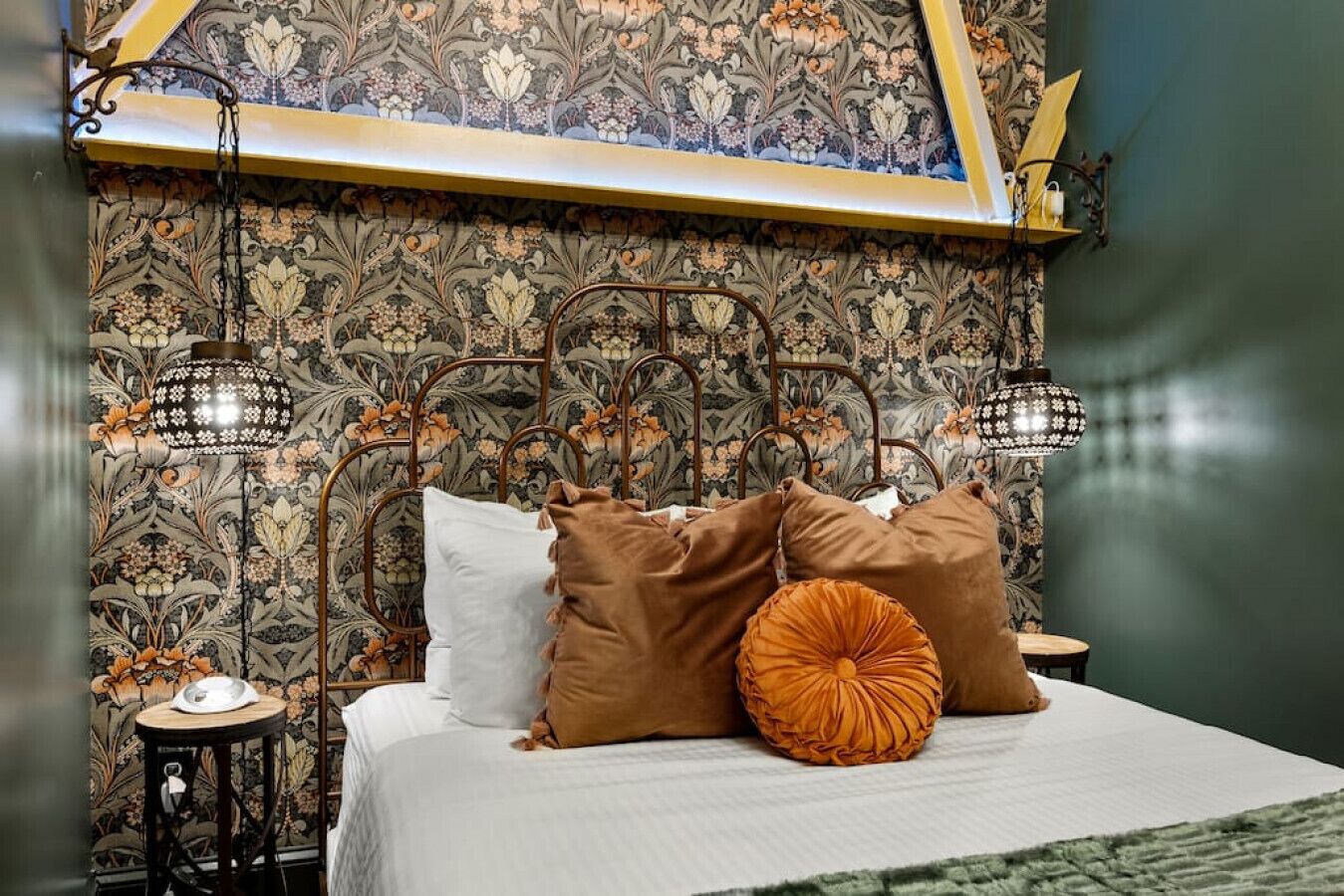 1 bedroom, desk, iron/ironing board, travel cot