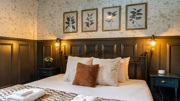 3 slaapkamers, een bureau, een strijkplank/strijkijzer, reisbedje