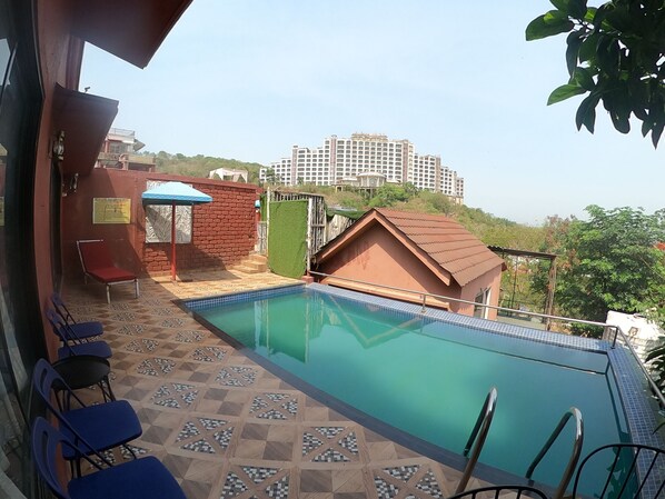 Outdoor pool - 1 bedroom villa in mumbai (Mumbai)