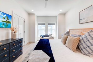 4 bedrooms, desk, iron/ironing board, WiFi - Sunshine on Nine: New Build w/Private Heated Pool, Golf Cart Access & Near Beach (Port Aransas)