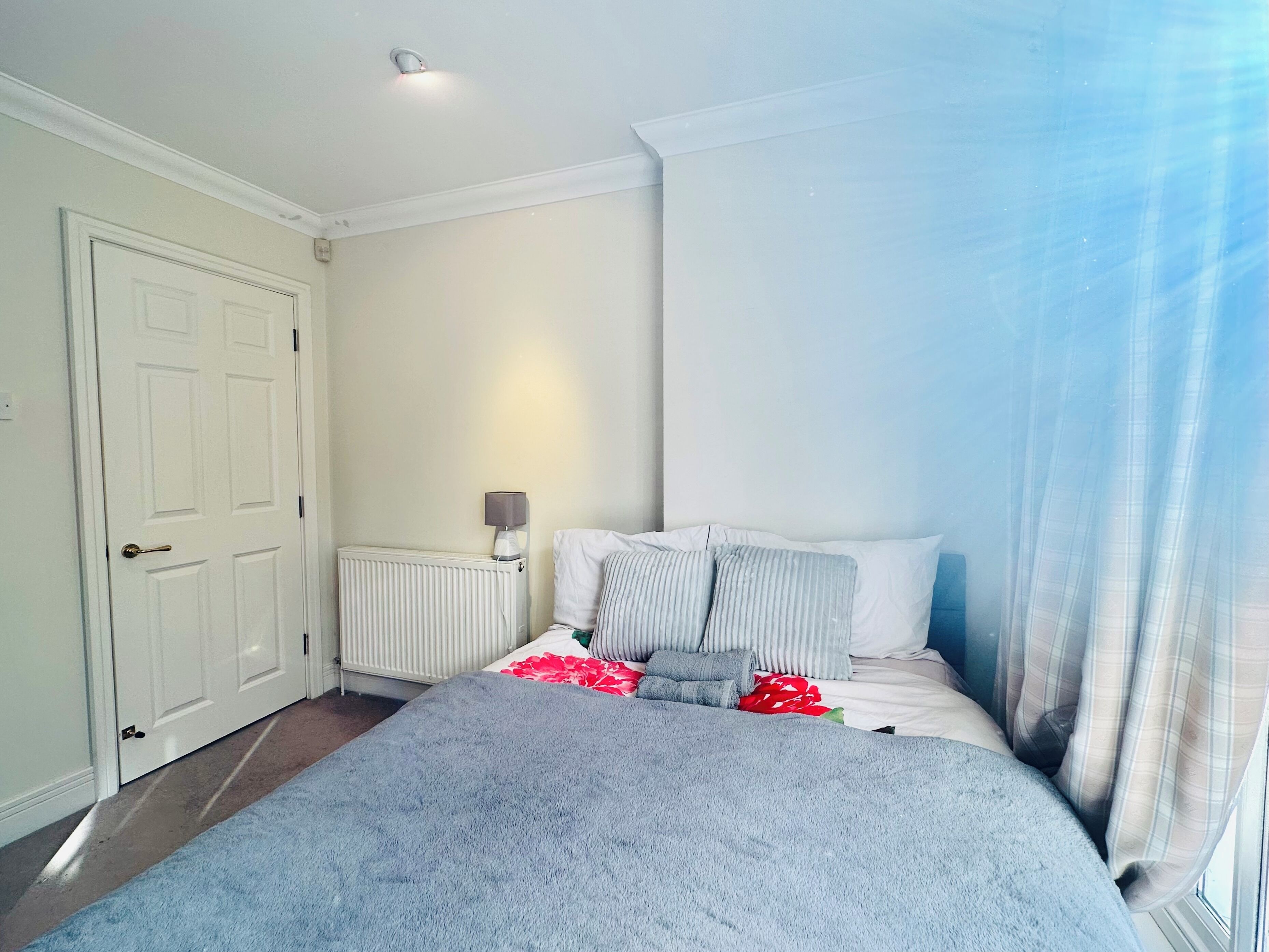 French Window Room Private Bathroom Close to Station