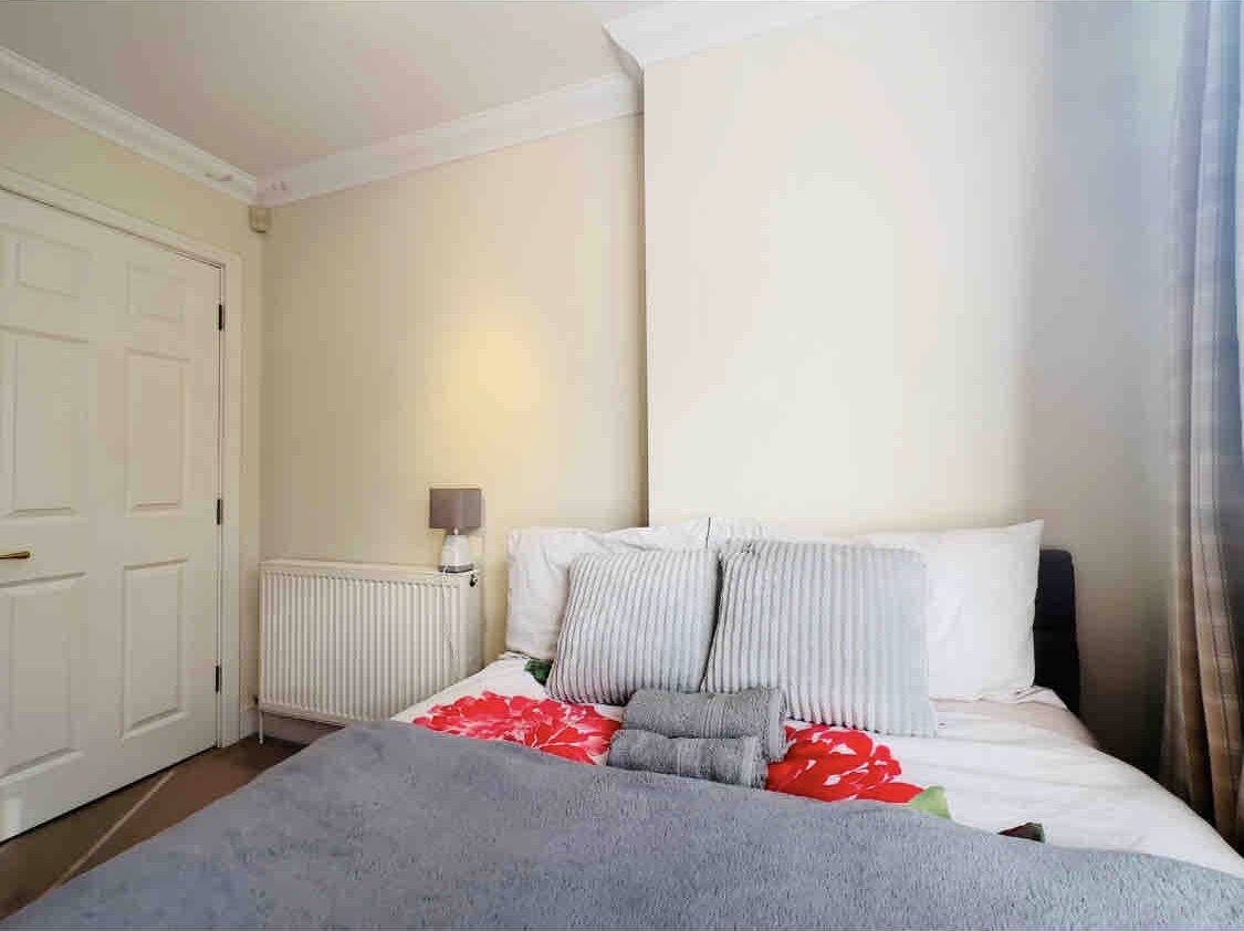 French Window Room Private Bathroom Close to Station