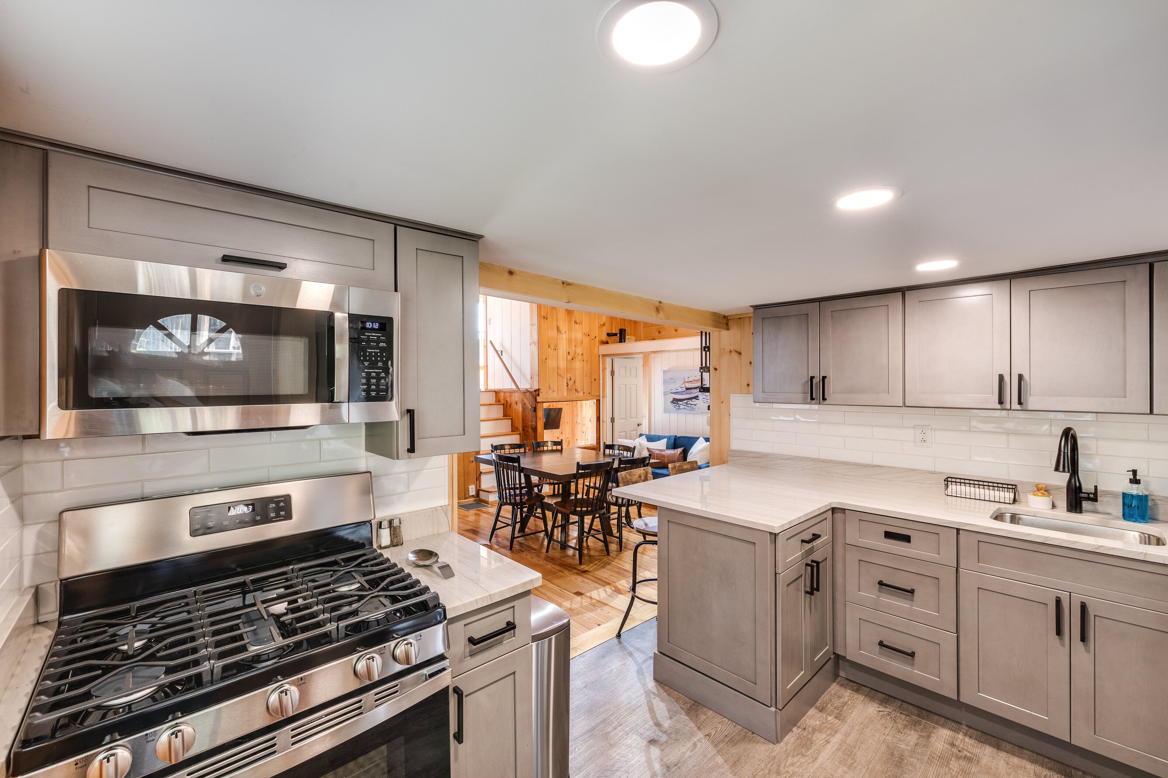 Newly renovated year-round LAKEFRONT rental on Highland Lake!!! Sleeps 8-9!