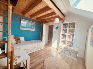 3 bedrooms, desk, iron/ironing board, travel cot