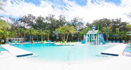 Spacious Bowling Villa, Lake Views, 14 Bdr/14bath, close to Disney, Sleeps 38