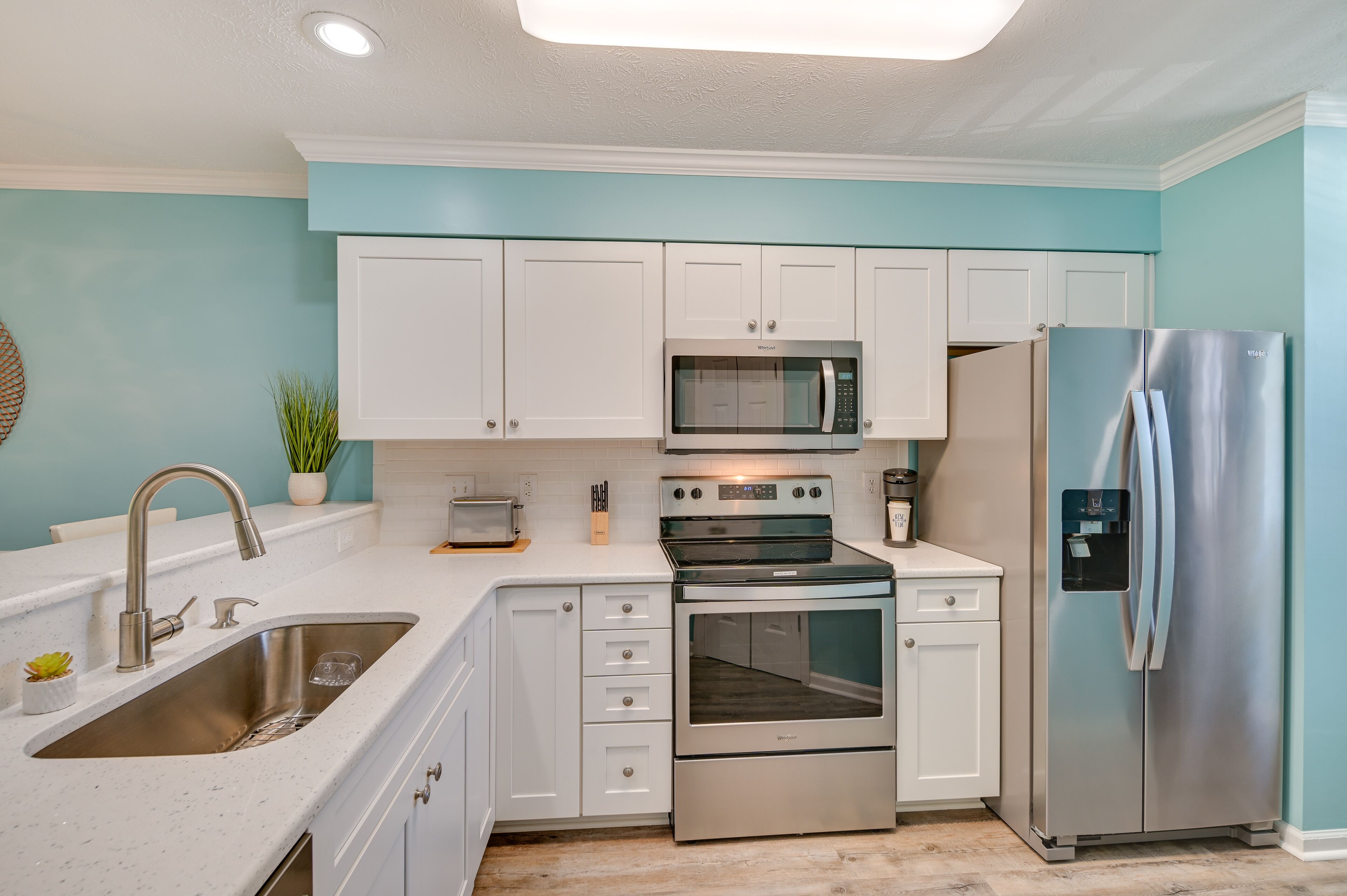 Resort-Style Myrtle Beach Condo w/ Pool Access!