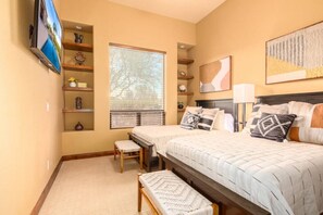 3 bedrooms, desk, iron/ironing board, travel crib