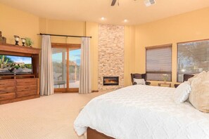 3 bedrooms, desk, iron/ironing board, travel cot - AZ Desert Views · AZ Desert Views/Pool/Spa/Sleep 8 (Fountain Hills)