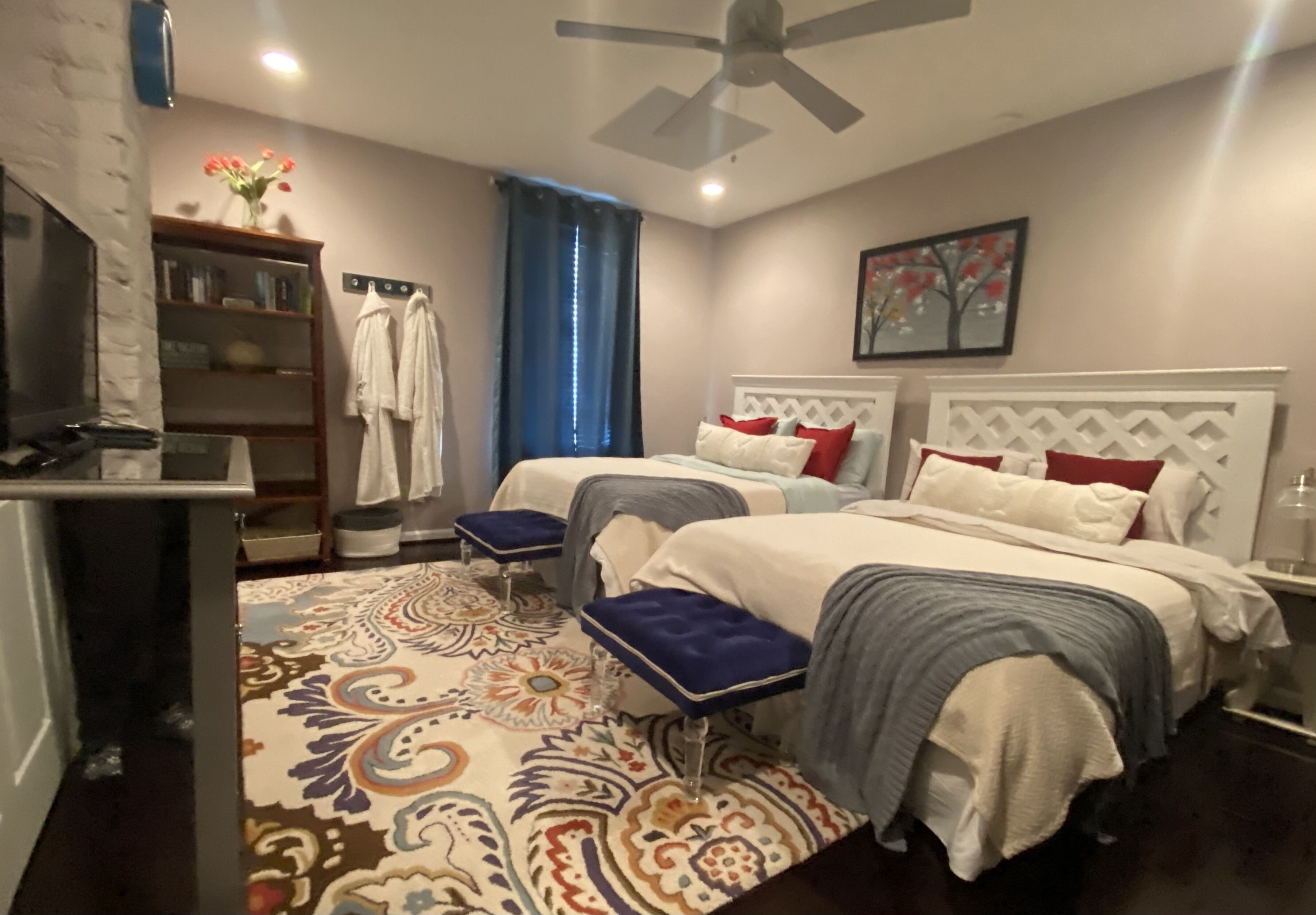 2 bedrooms, desk, iron/ironing board, travel crib