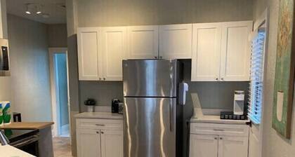 Lovely 1 bedroom condo. With its own driveway