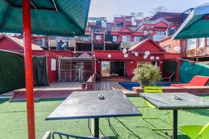Outdoor dining - 4 Star Sunset Villa (Mumbai)