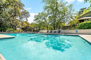 Outdoor pool - Saint Andrews Common 1669 (Hilton Head Island)