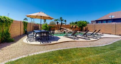 Airy home with private heated pool, firepit, grill, enclosed backyard, cornhole