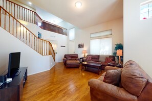 TV, DVD player, books - Airy home with private heated pool, firepit, grill, enclosed backyard, cornhole (Goodyear)