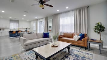 Smart-TV, Kamin, Bücher