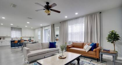 Minutes to the theme park! Family-sized with pool