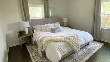 4 bedrooms, desk, iron/ironing board, travel crib