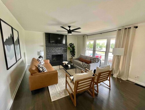 King Suite | EXPO | Hot Tub | Ping-Pong | Spacious