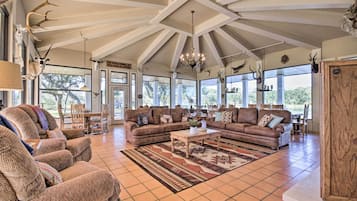 Villa (Multiple Bedrooms) | Bahagian dalam