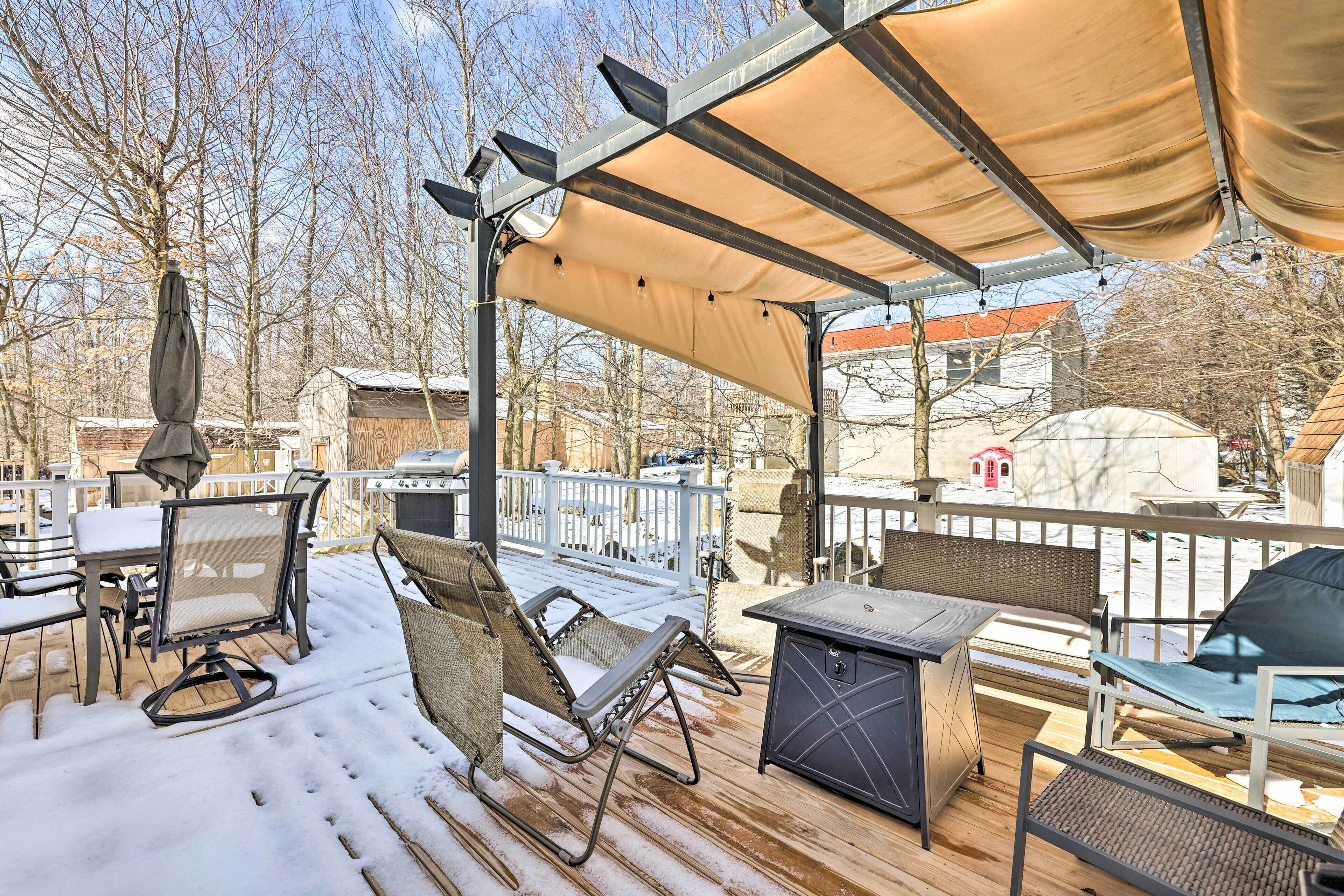 Bright Tobyhanna Home w/ Hot Tub & Fire Pit!