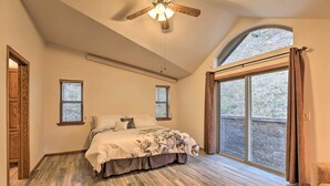 Unclassified image, 4 of 33, button - Bright Idaho Springs Cabin w/ Mountain Views! (Idaho Springs)