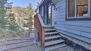 Unclassified image, 2 of 33, button - Bright Idaho Springs Cabin w/ Mountain Views! (Idaho Springs)