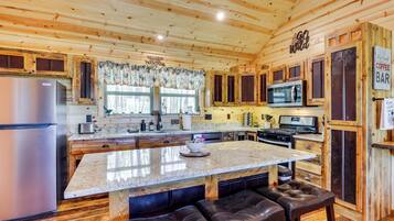 House (2 Bedrooms) | Interior