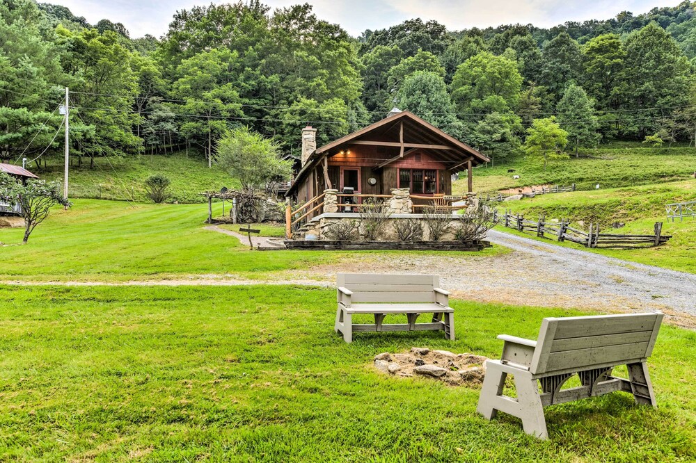 'baby Bear' Clyde Cabin on Mountain Farm!