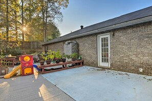 Terrace/patio - Auburn Home w/ Private Yard < 4 Mi to Campus! (Auburn)