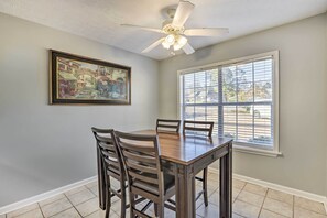 Dining - Auburn Home w/ Private Yard < 4 Mi to Campus! (Auburn)