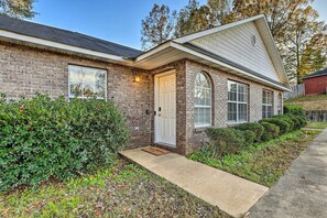 Exterior detail - Auburn Home w/ Private Yard < 4 Mi to Campus! (Auburn)