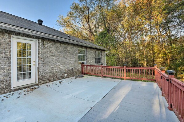 Terrace/patio - Auburn Home w/ Private Yard < 4 Mi to Campus! (Auburn)