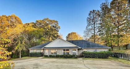 Auburn Home w/ Private Yard < 4 Mi to Campus!