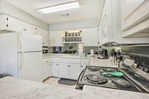 Microwave, oven, stovetop, dishwasher - Auburn Home w/ Private Yard < 4 Mi to Campus! (Auburn)