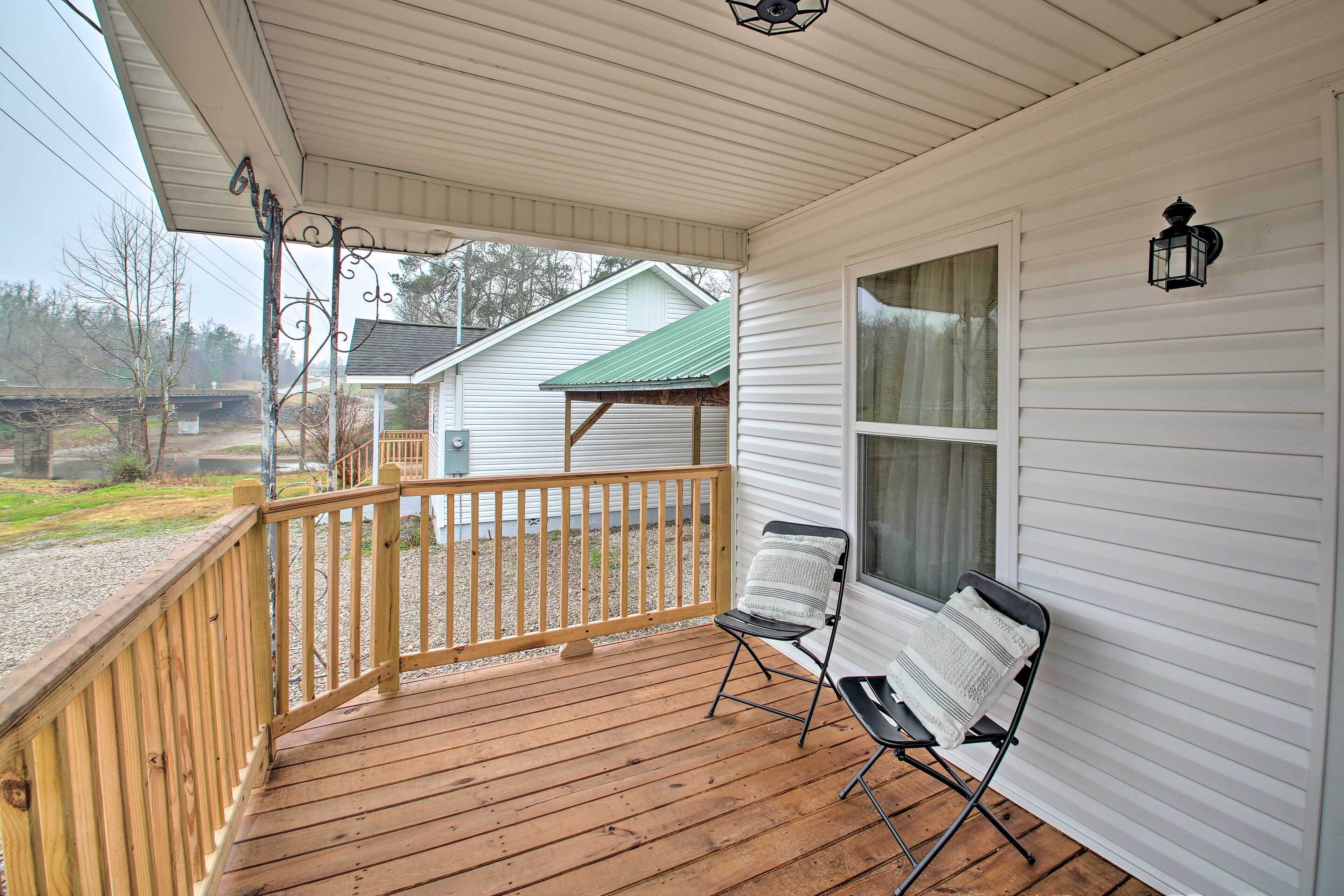 Bright Cabin w/ Spacious Deck and Fire Pit!