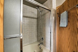 Interior - Buena Vista Retreat: 7 Acres & Panoramic Views (Buena Vista)