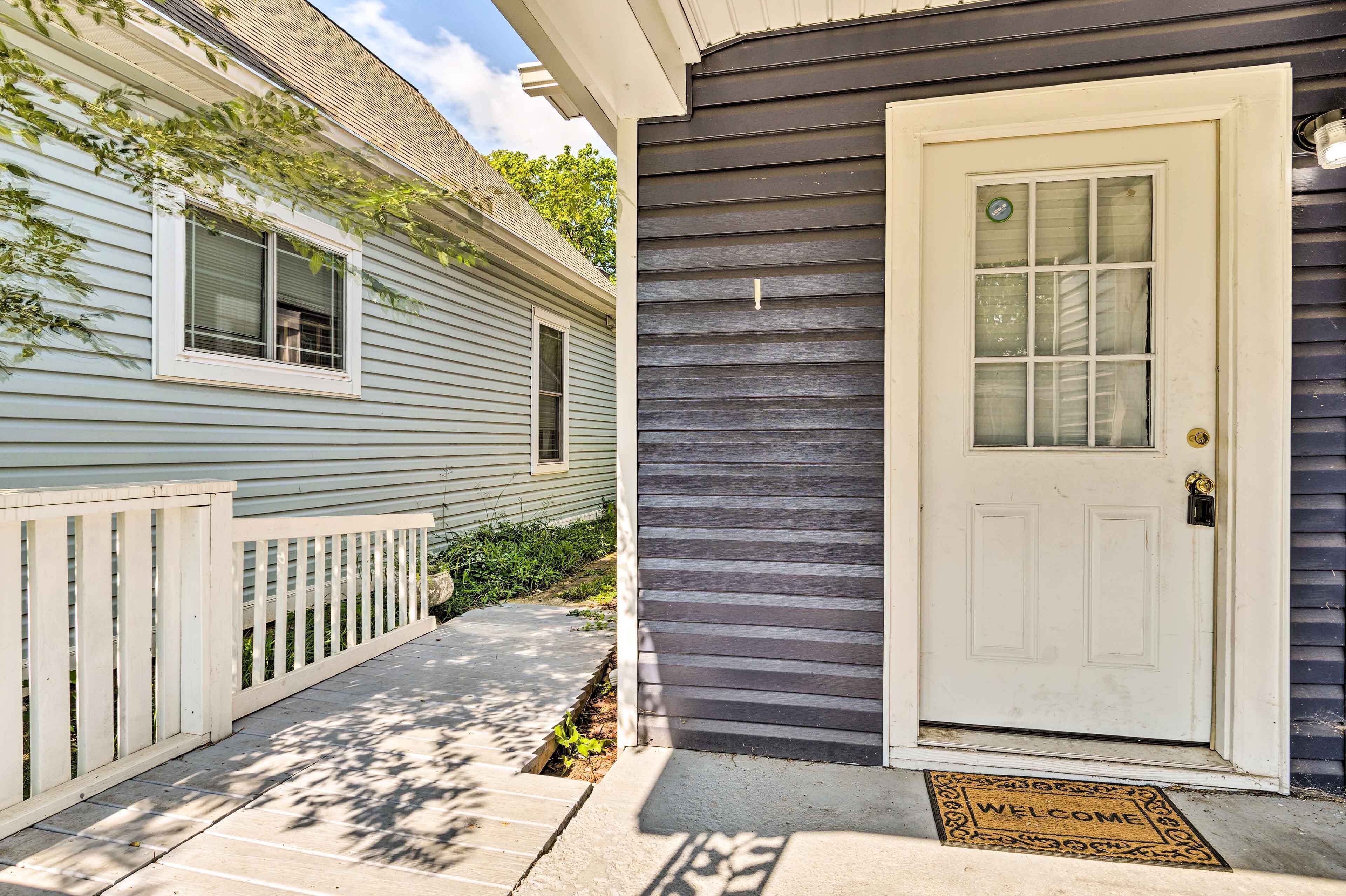 Charming Indianapolis Home ~ 3 Mi to Downtown