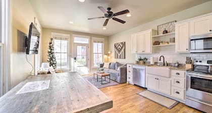 Carlton Landing Home: Walk to Lake & Parks!
