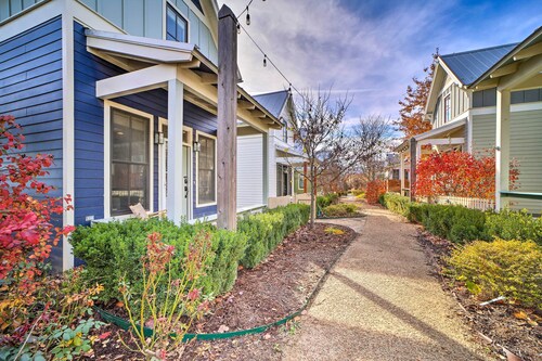 Carlton Landing Home: Walk to Lake & Parks!