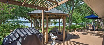 Remodeled Cedar Creek Lake Retreat w/ Fire Pit!