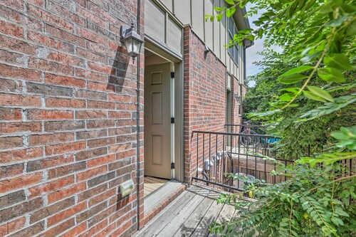 Charming Springdale Townhome ~ 5 Mi to Dtwn!