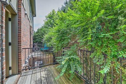 Charming Springdale Townhome ~ 5 Mi to Dtwn!
