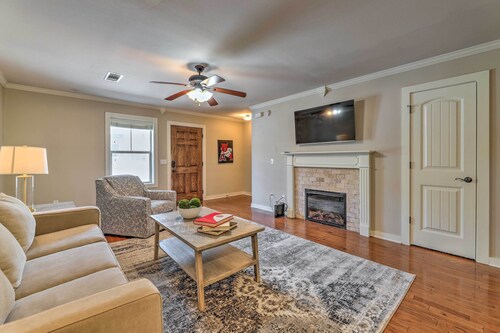 Charming Springdale Townhome ~ 5 Mi to Dtwn!