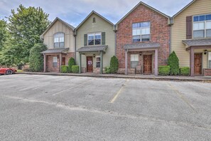 Apartment (2 Bedrooms) | Interior - Charming Springdale Townhome ~ 5 Mi to Dtwn! (Springdale)