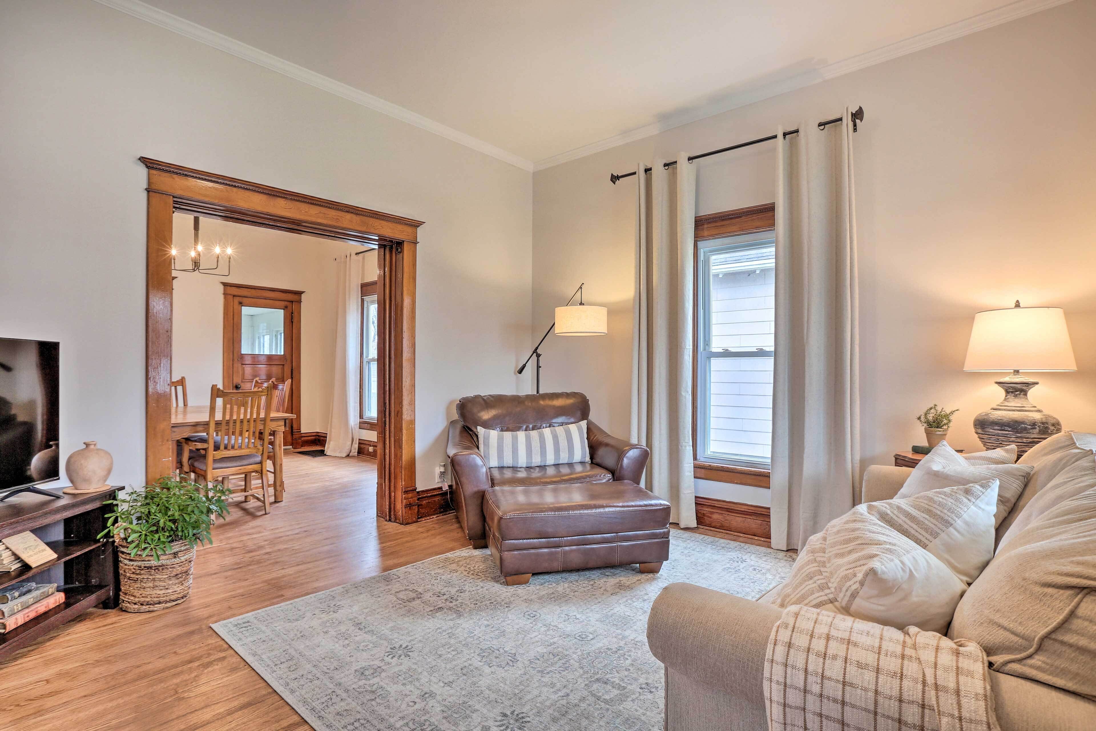 Charming Home w/ Porch Near Wartburg College!