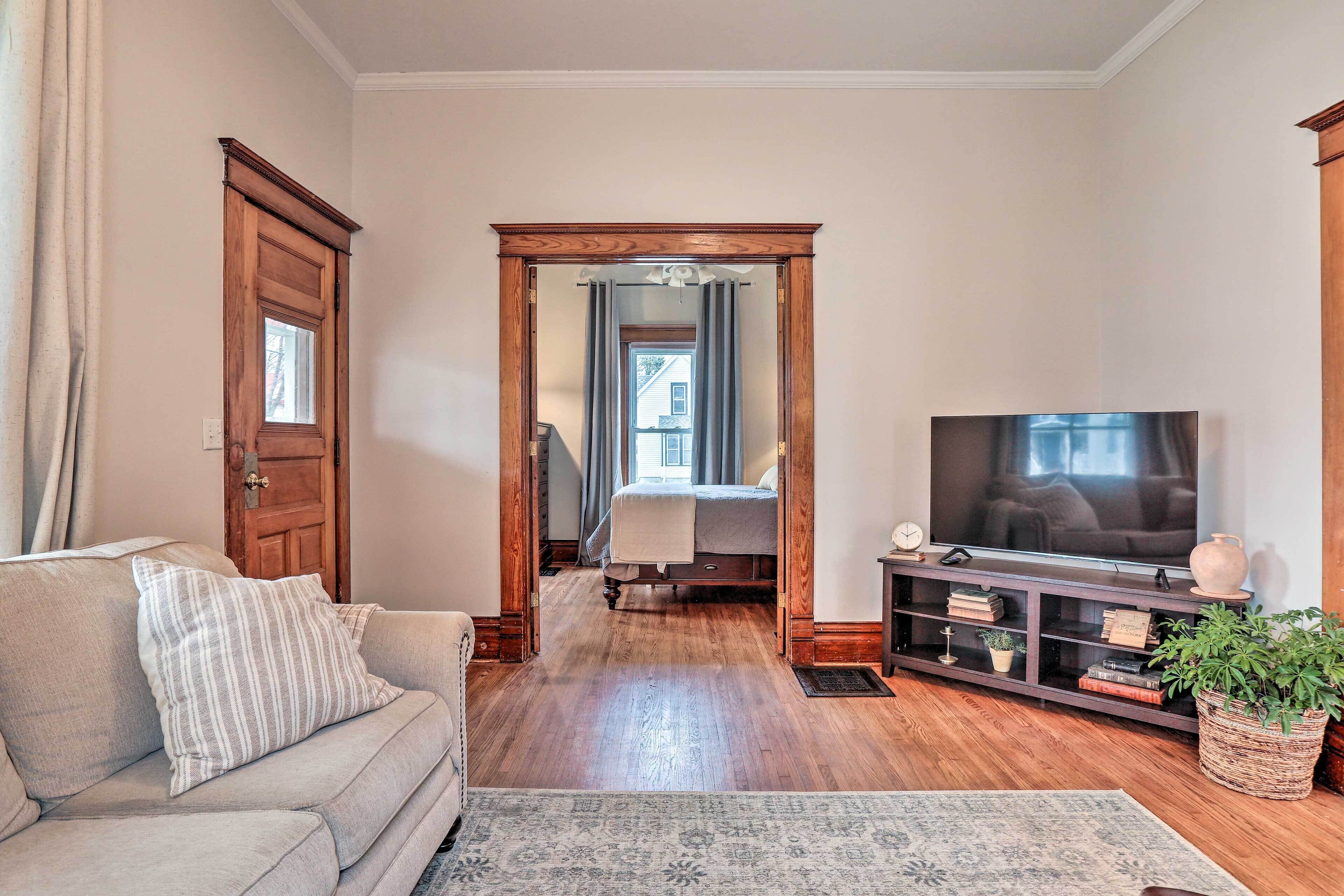 Charming Home w/ Porch Near Wartburg College!