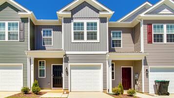 Apartment (3 Bedrooms) | Front of property