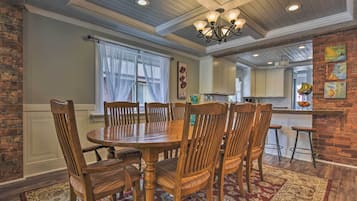 House (5 Bedrooms) | Interior