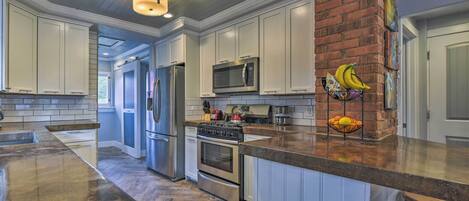 House (5 Bedrooms) | Interior